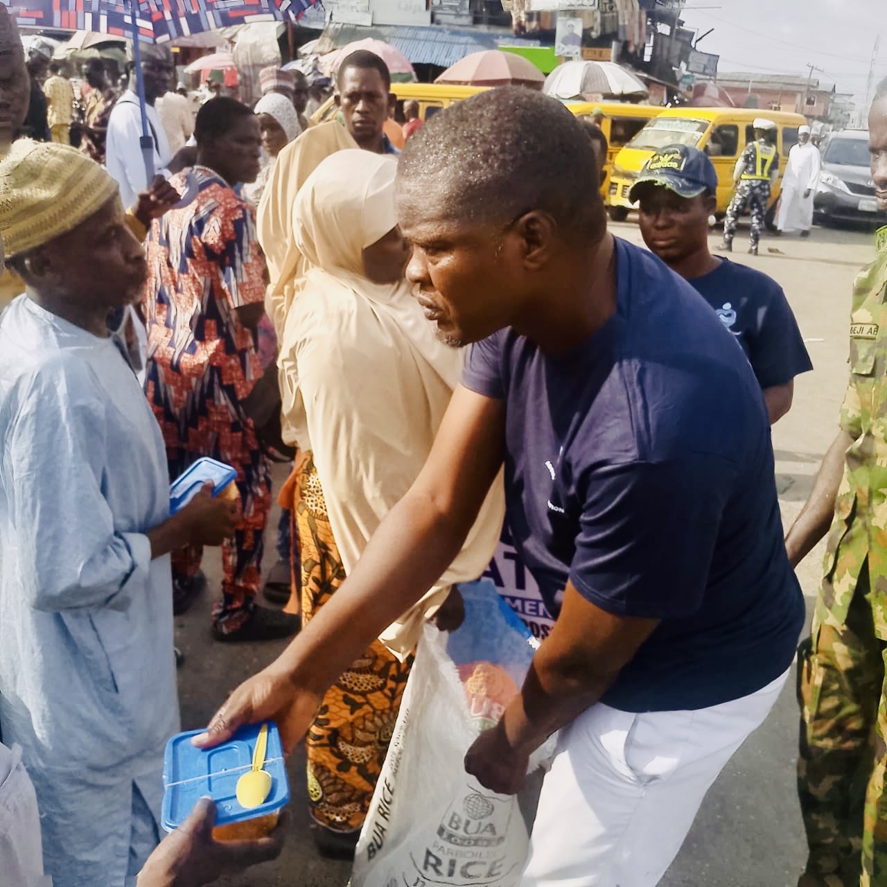 You are currently viewing ADEWUMI FOUNDATION STREET FEEDING OUTREACH – AJEGUNLE, APAPA, LAGOS (OCTOBER 24, 2025)